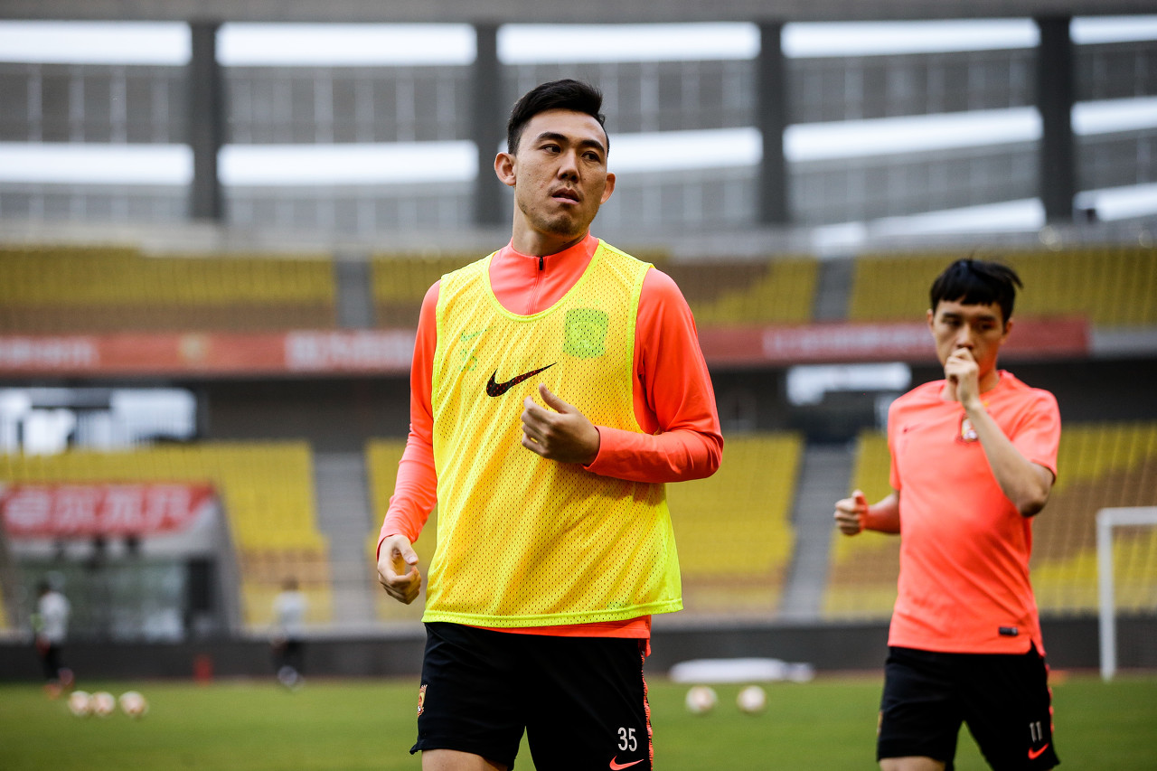 太TM快了！博主統(tǒng)計李學(xué)鵬生涯數(shù)據(jù)：俱樂部305場4球，國家隊32場