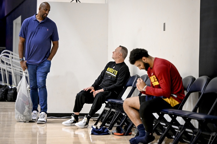 布斯：我們前6-7人都是首發(fā)級(jí)別 但再往后的水平就斷層了