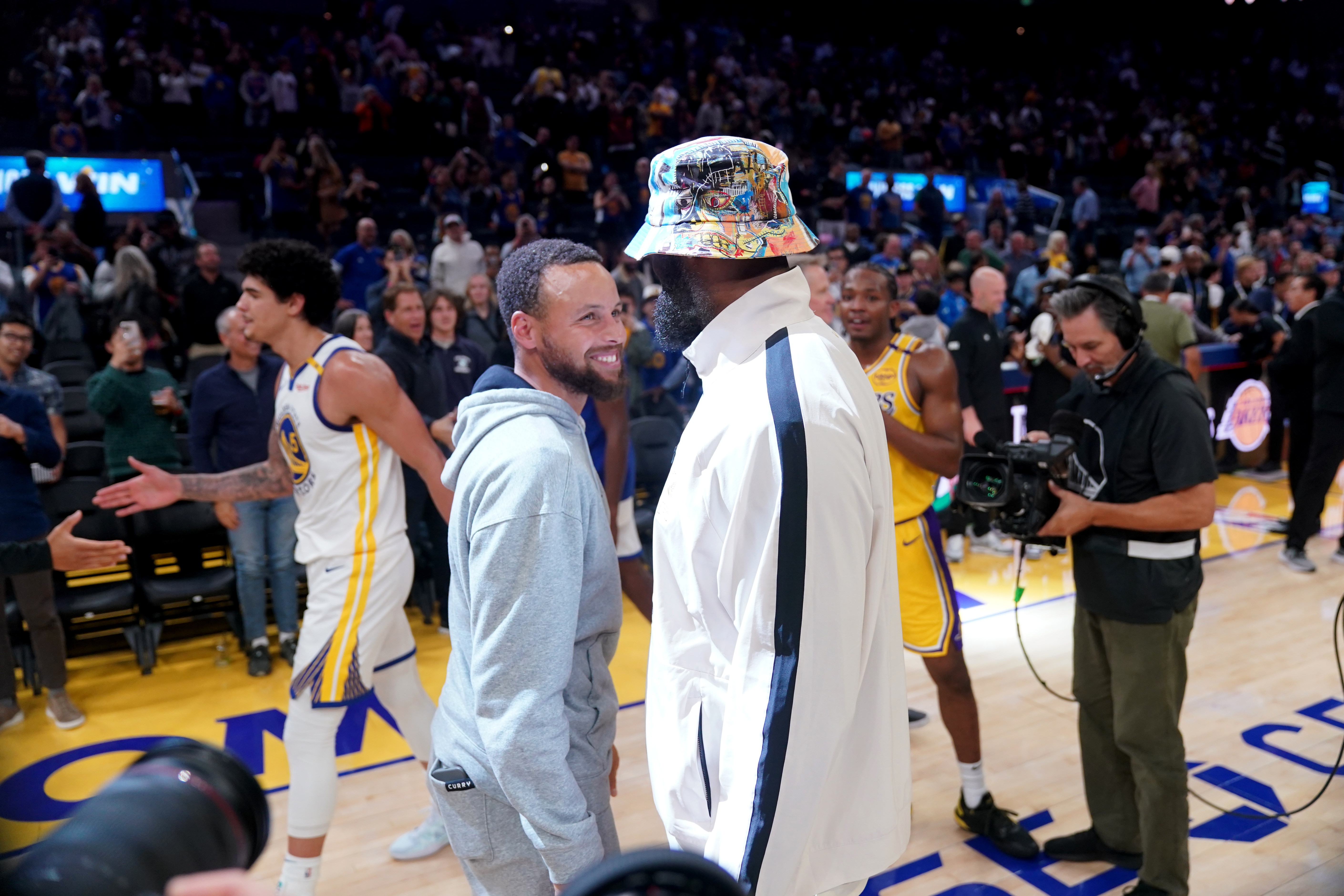 美記:昨晚各隊(duì)紛紛猜測詹姆斯去勇士的可能 但現(xiàn)在看他會留湖人