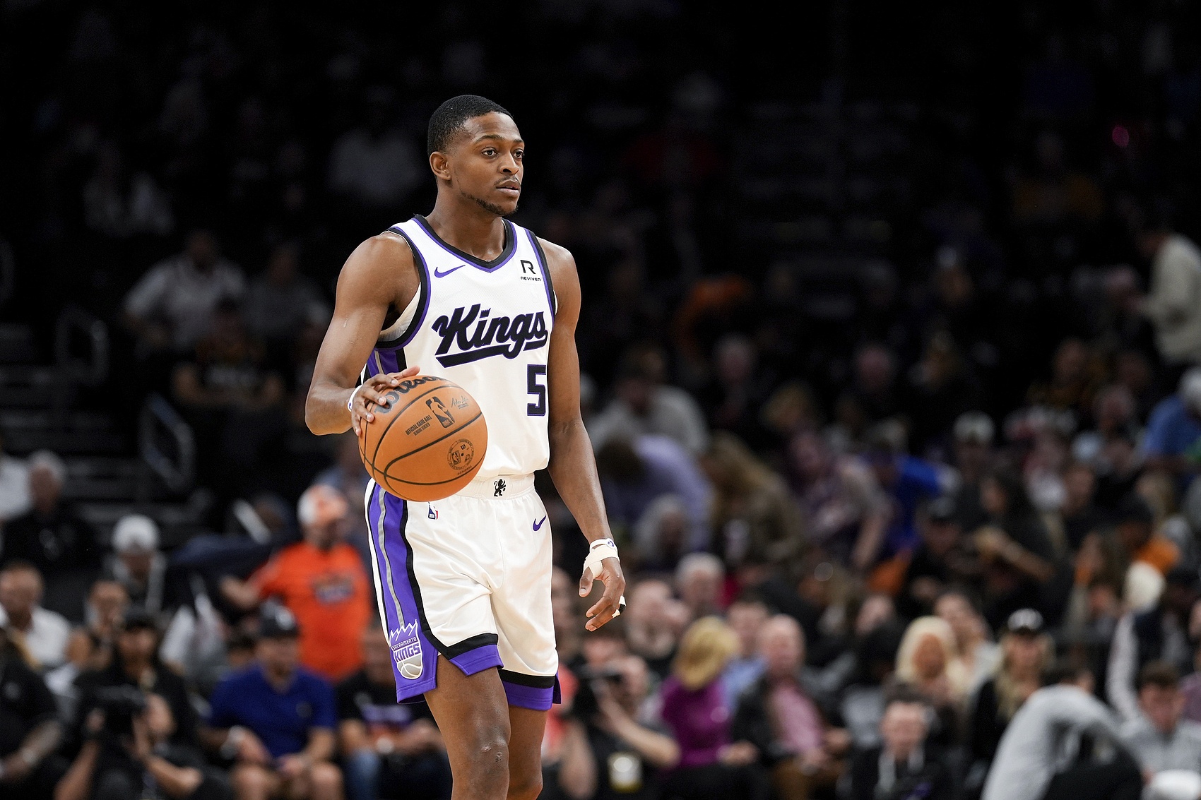 高管:國(guó)王對(duì)馬刺要價(jià)4支選秀權(quán) 但福克斯的合同讓馬刺占主動(dòng)