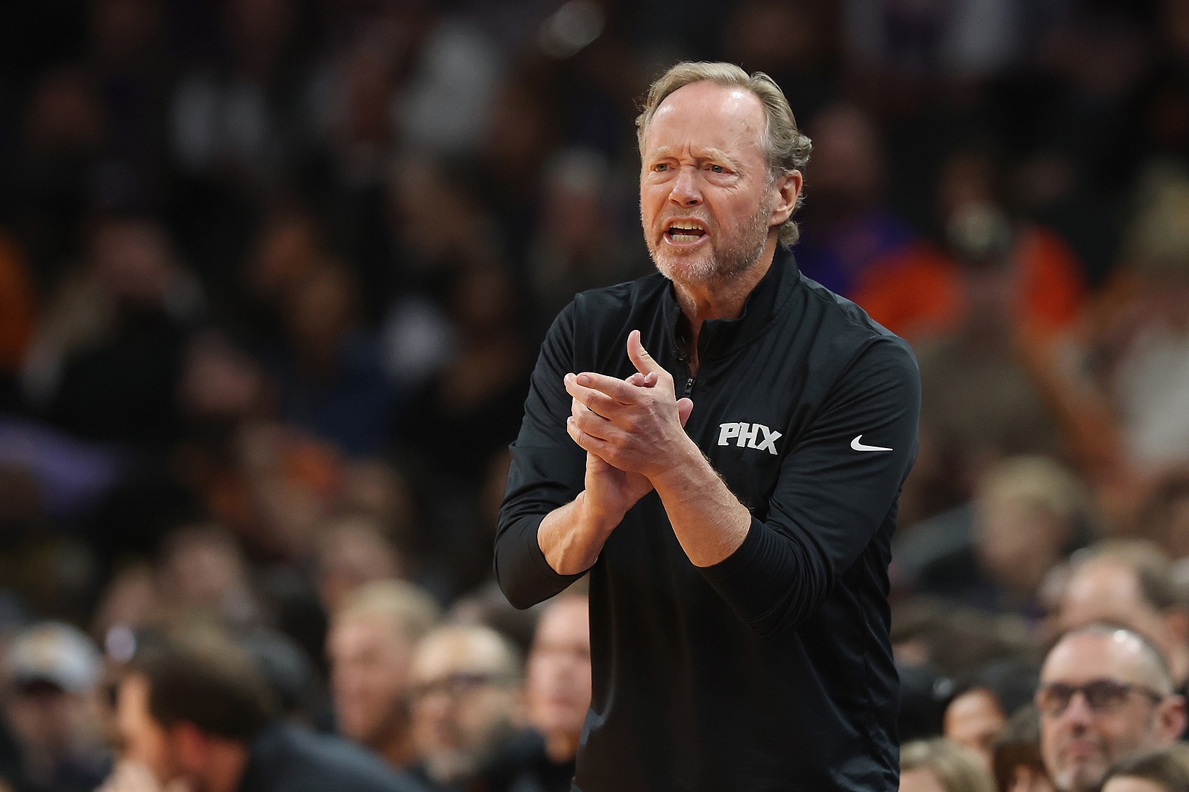 布克在你執(zhí)教過的球員中排第幾?布登:他今晚排名第一