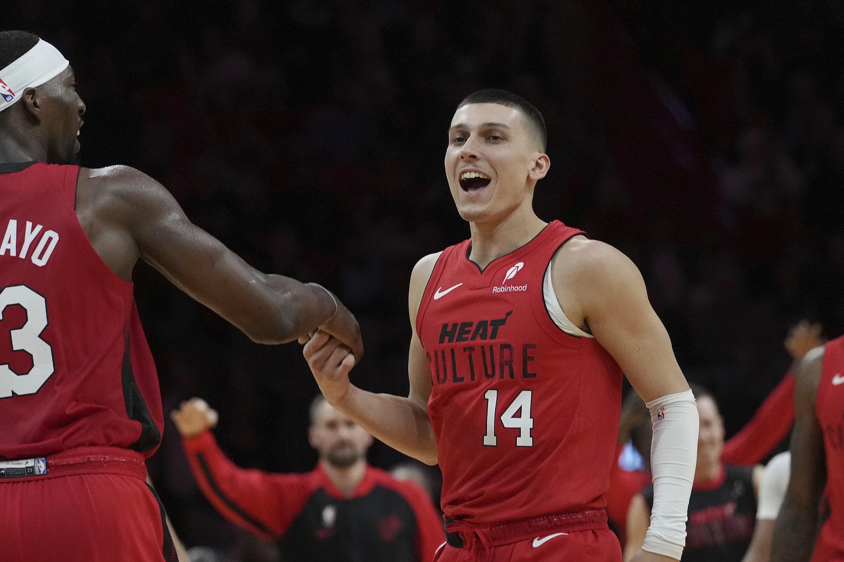 阿德巴約:希羅這賽季只缺席1場 這說明了他為身體付出了多少努力