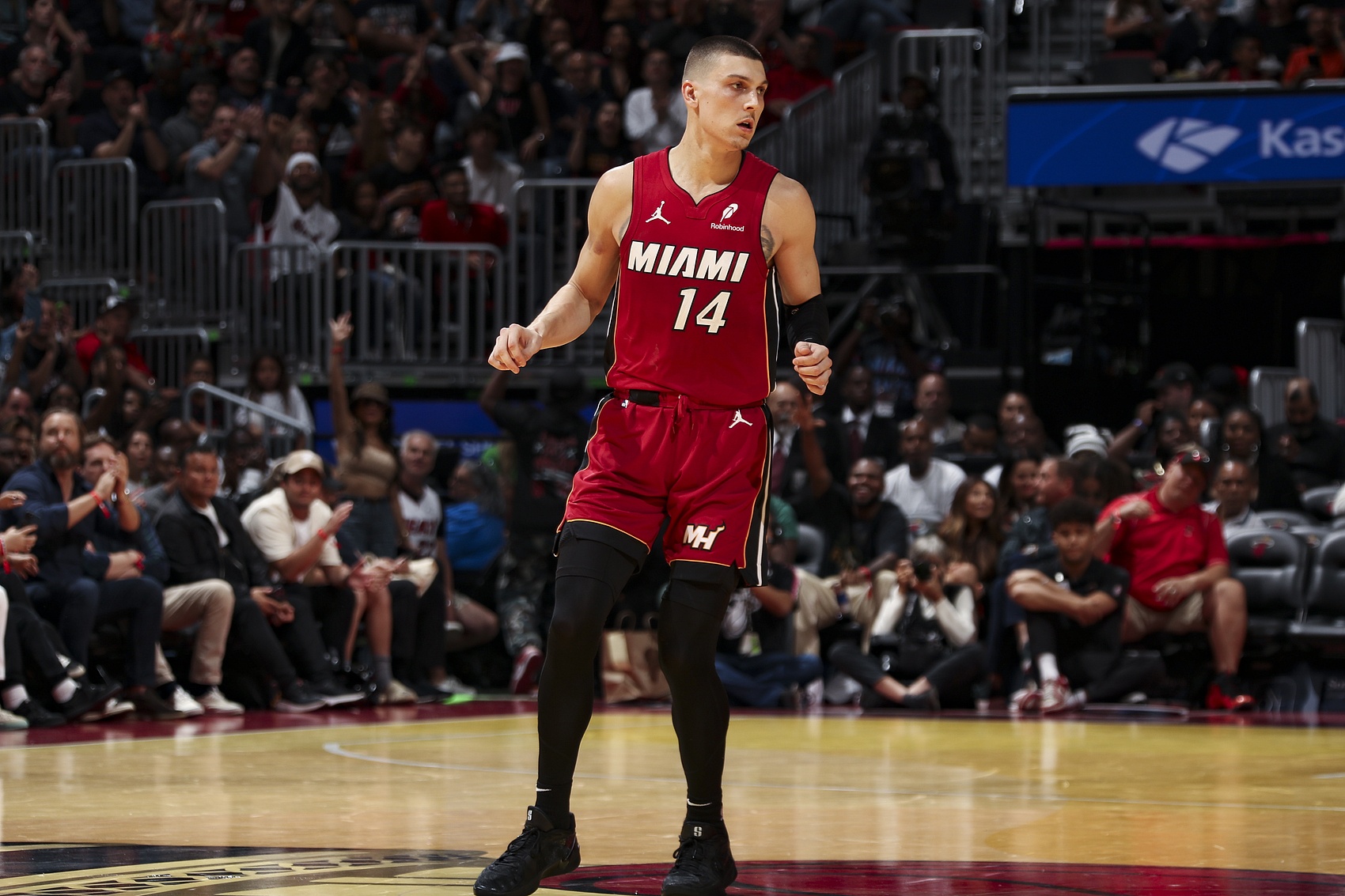 希羅:我們是一支團(tuán)結(jié)的隊(duì)伍 希望能占據(jù)一個(gè)好的季后賽位置