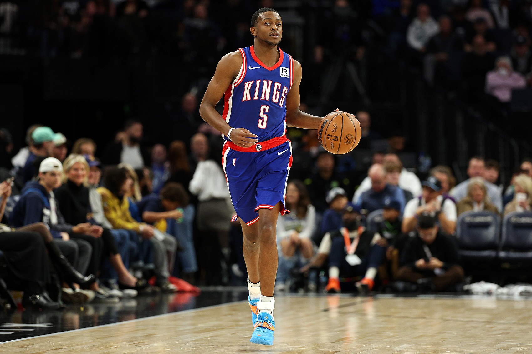 名記:國王為??怂箤で蠡蛨?bào)價(jià) 但他想簽馬刺讓別隊(duì)不敢出價(jià)