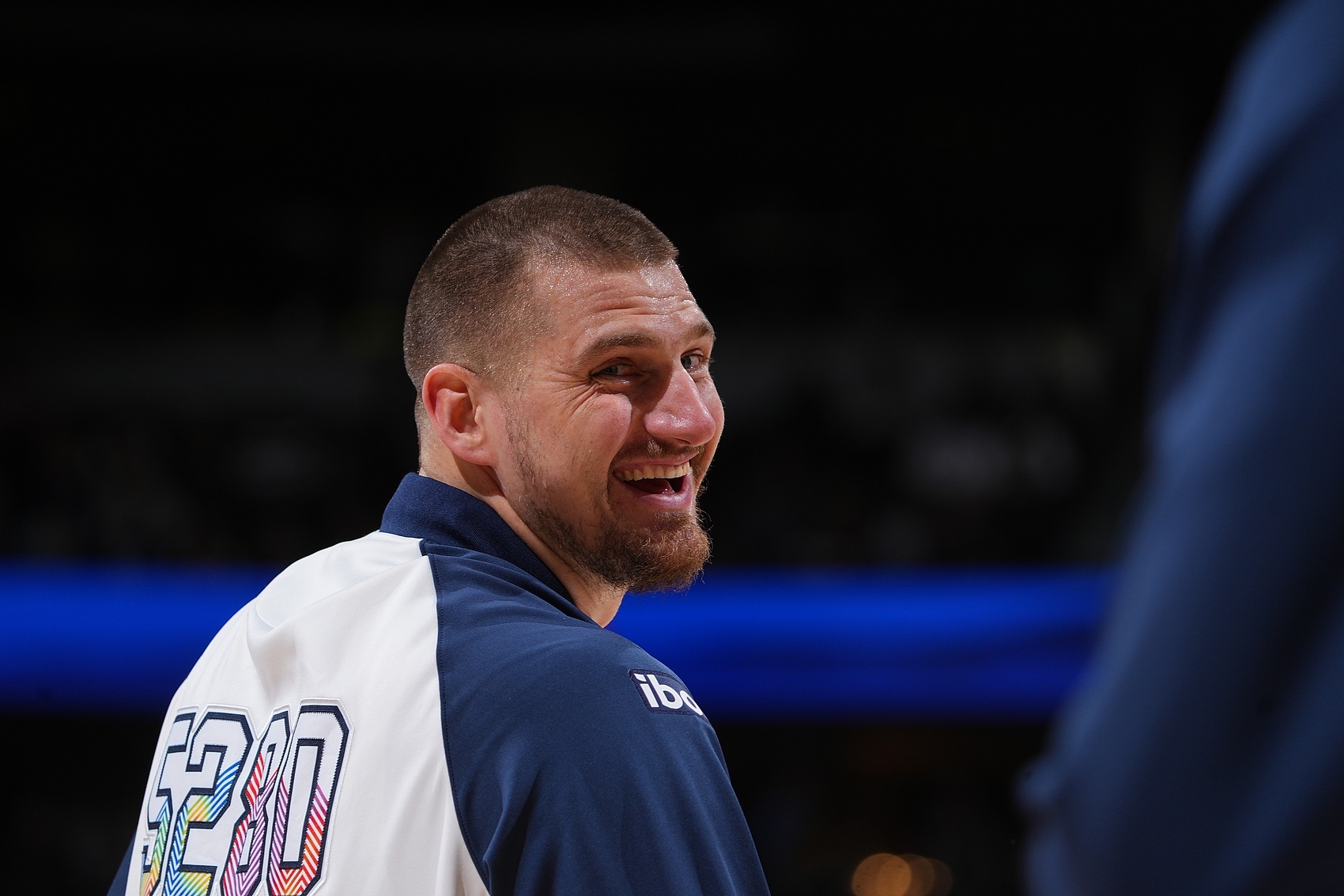 威少:我跟約基奇都在場(chǎng)上時(shí) 我要做的很簡(jiǎn)單 就是想法子傳球給他