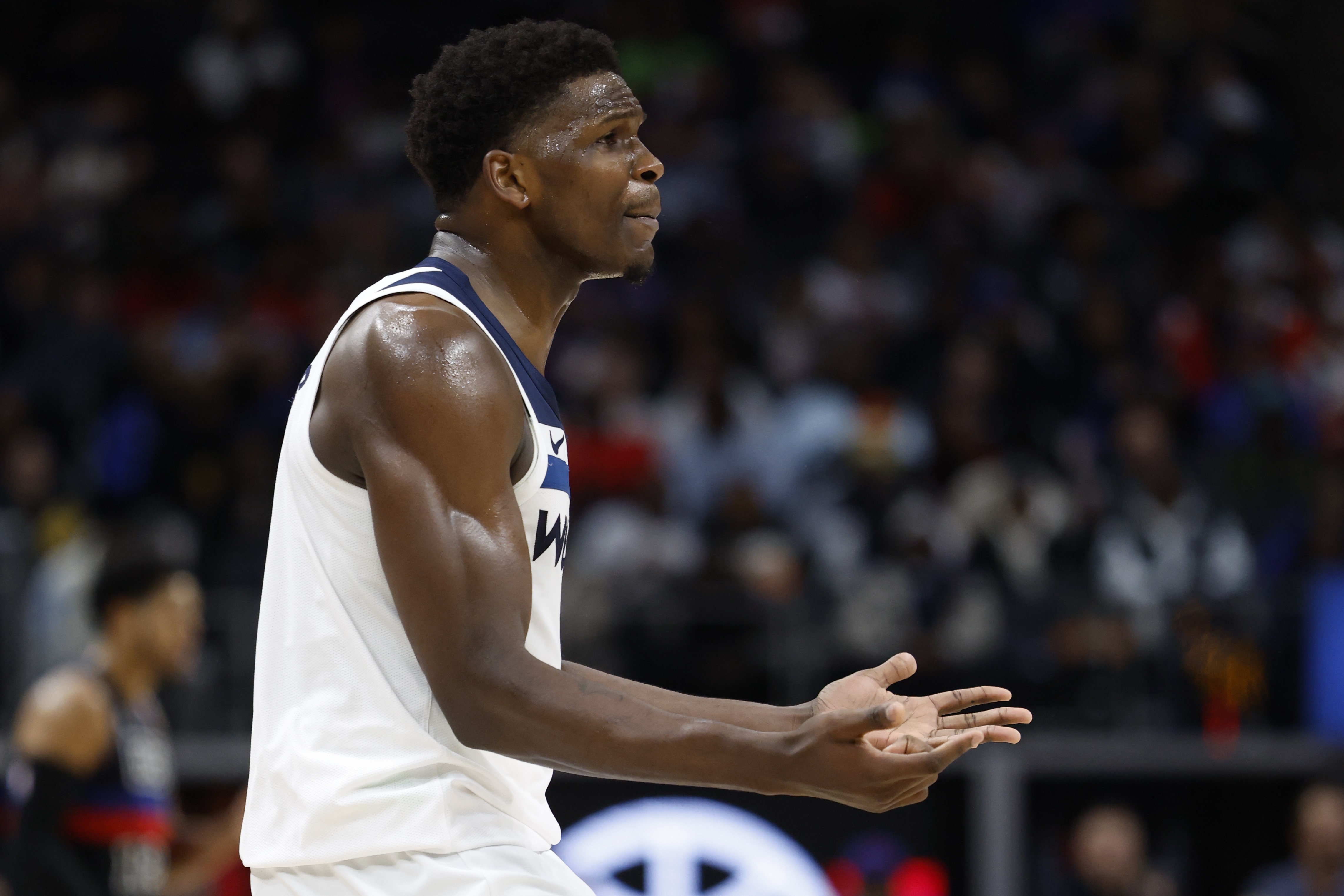 烏度卡:我們無法限制愛德華茲 擁有能在末節(jié)得分的球員真的很棒