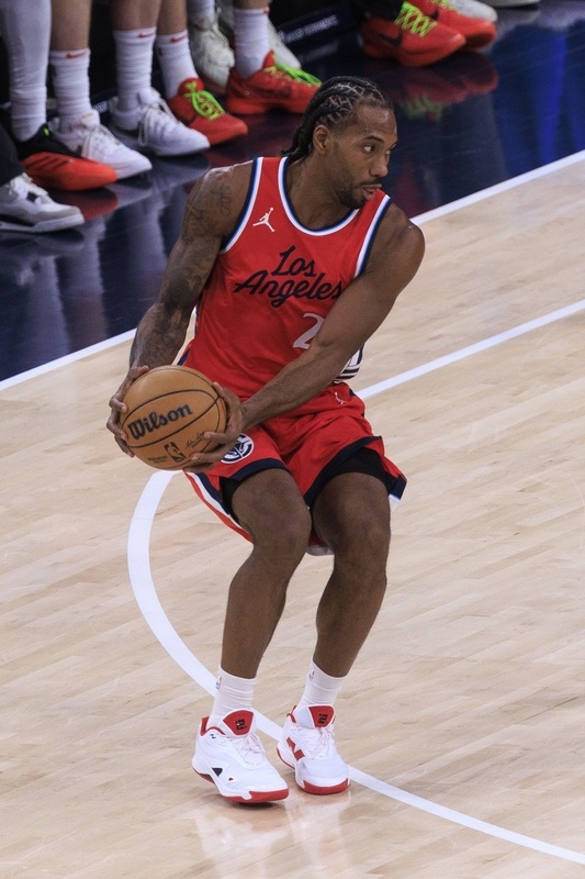 萊昂納德:要對(duì)比賽保持專注&有敬畏之心 這是最難打的比賽之一