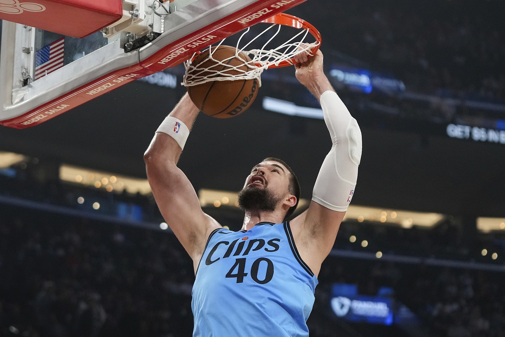 拼盡全力！祖巴茨過去4場(chǎng)場(chǎng)均24分11.8板2.3助 命中率69.8%