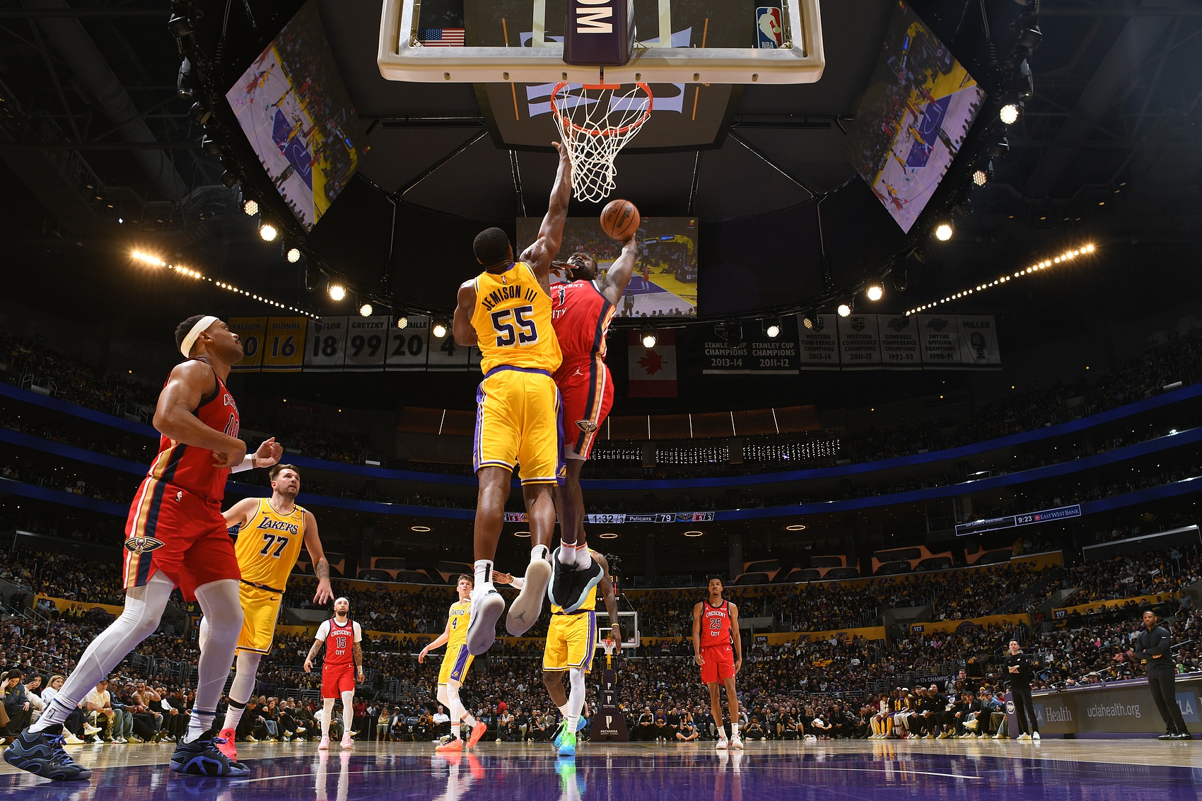 接近每分鐘1分！錫安過(guò)去10場(chǎng)合計(jì)出戰(zhàn)280分鐘 砍下275分